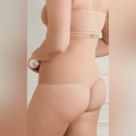 NWOT Skims Core Control Thong Clay Color Size S/M - Picture 3 of 7